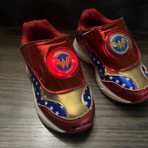 Wonder Woman kids shoes sz 8T EUC worn twice - Picture 4 of 6